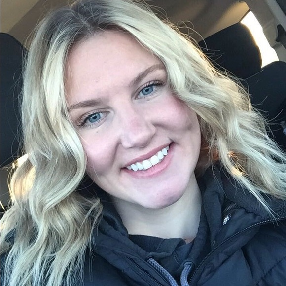 Meet your Posher, Lindsey - Picture 3 of 3